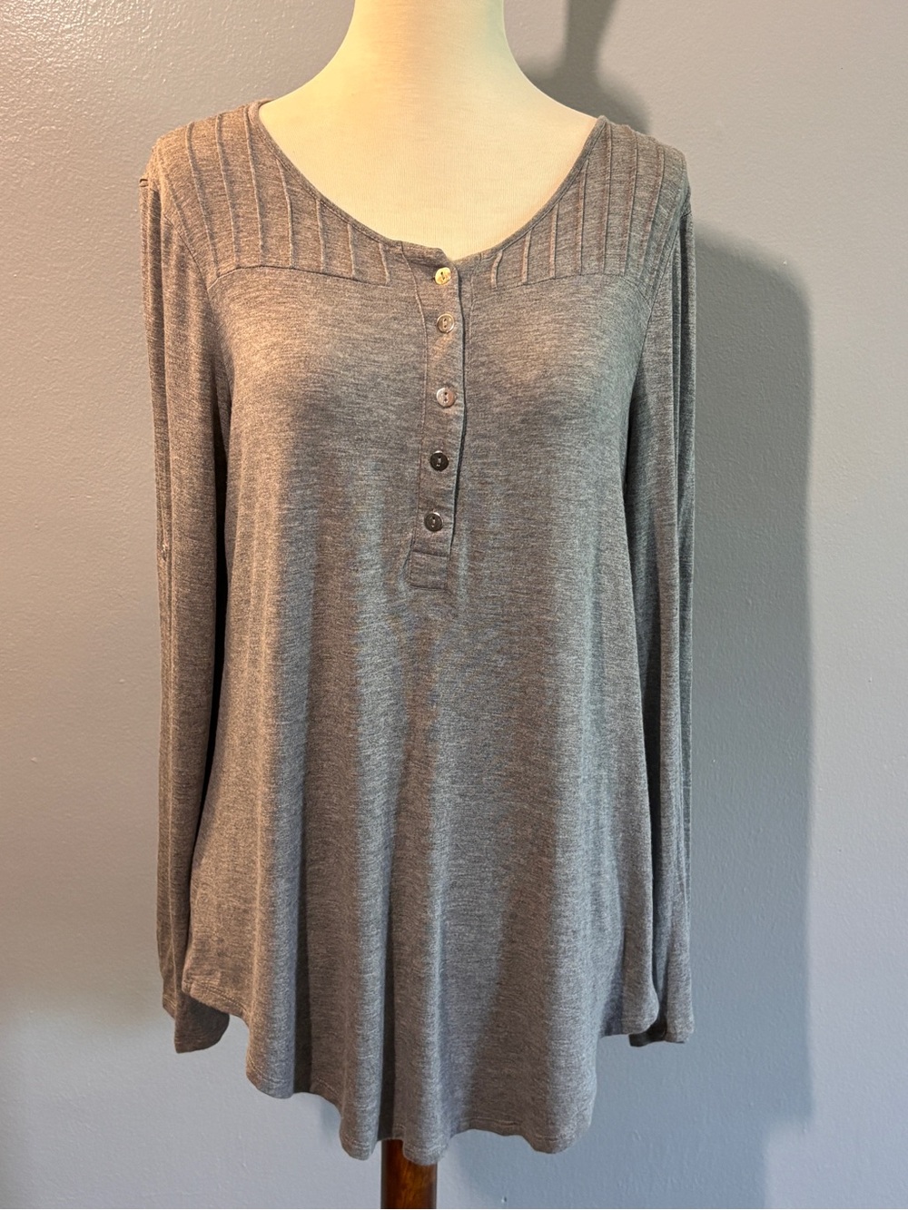 Cable & Gauge Heather Gray Rib-Panel Henley Long Sleeve Top